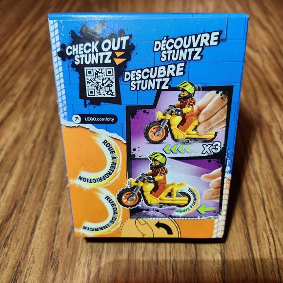 NEW LEGO City Stuntz Fly wheel Motorcycle Minifigure CHRISTMAS STOCKING STUFFER - Picture 3 of 5